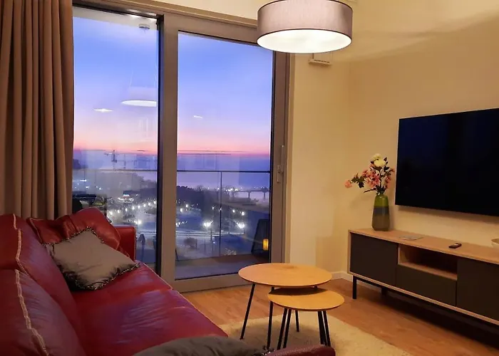 Comfortable A103 Sea View 10th Floor Parking Free *